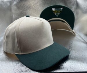 Helmet Gamuza 5 Panel Suede Curva Natural con vicera verde