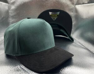 Helmet Gamuza 5 Panel Suede Curva Verde Oscuro con negro