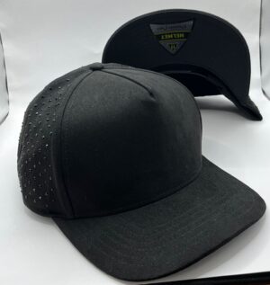 Helmet Gamuza 5 Panel Curva Negro Piedras En Gorra