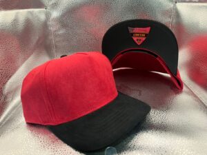 Helmet 5 Panel Suede Curva Rojo con Negro